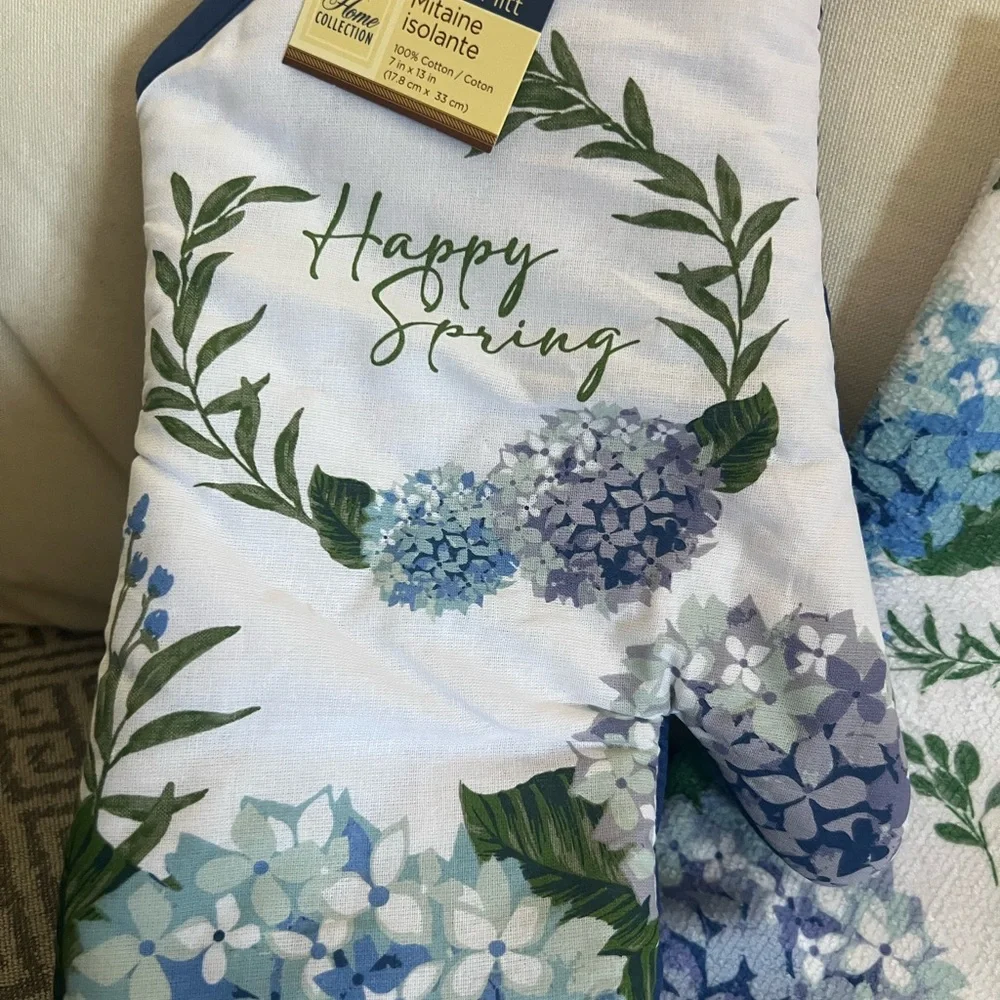 New Home Collection Oven Mitt Floral & White, Blue, Lavender.